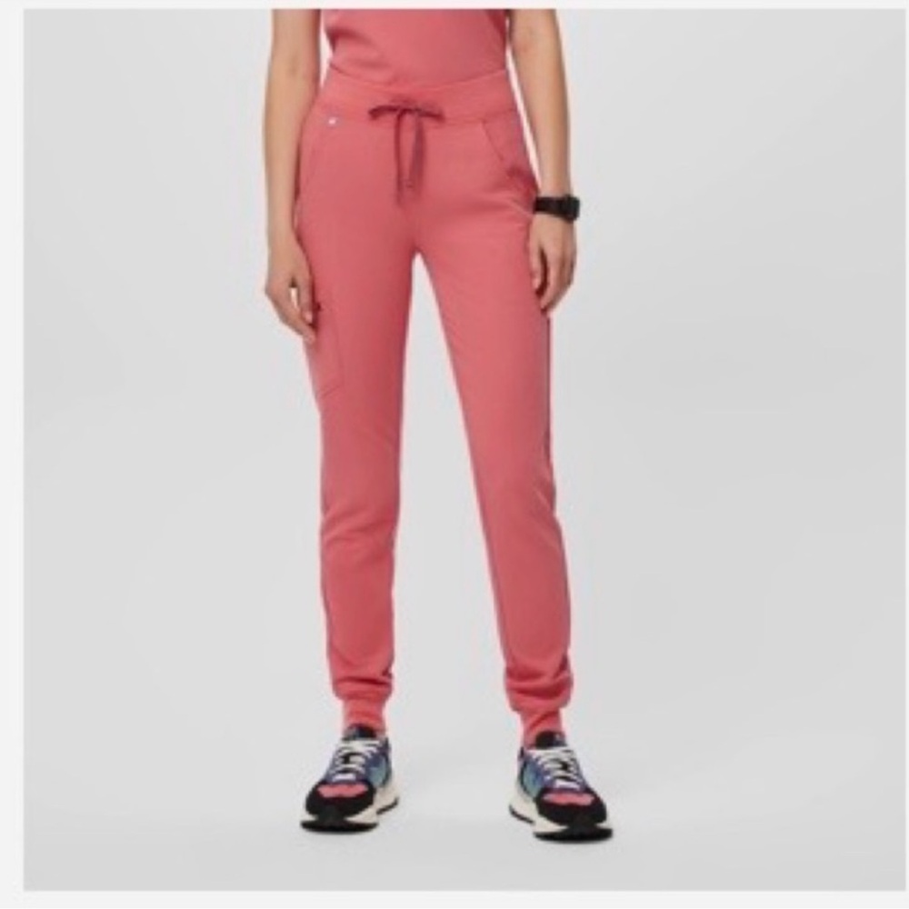Figs High Waisted Zamora joggers in Desert Rose, sizeM